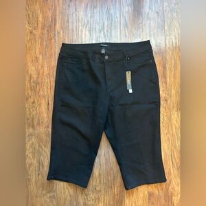 NWT D. Jeans Women’s Size 22W Capri Black Denim Stretch